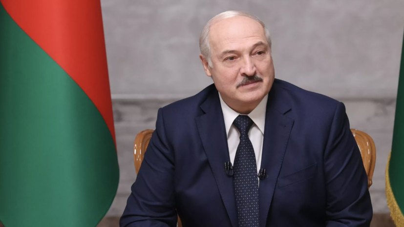 Лукашенко предложил губернатору Петербурга взять на сервис лазурные автобусы