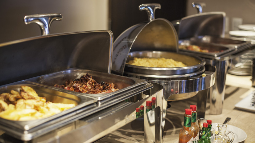 Врач Литвинова-Гразион: переедание за шведским столом грозит перегрузкой желудка