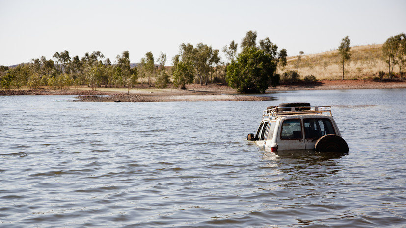 Автоэксперт Хайцеэр рассказал о последствиях затопления машины