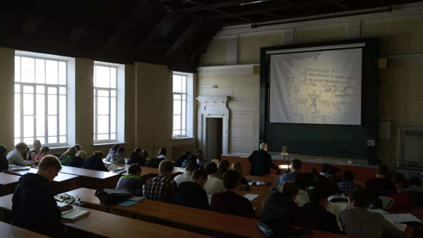 Миронов призвал ввести потолок стоимости обучения в вузах