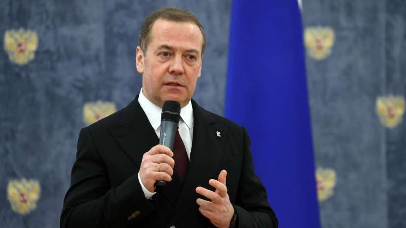 Медведев: Украина по ряду признаков схожа с Третьим рейхом 1945 года