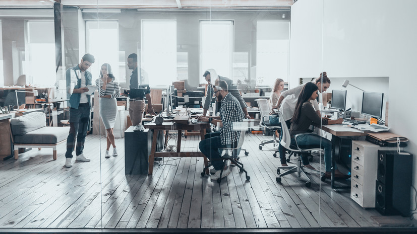 Исследование: 21% россиян заявили, что границы между работой и личным стираются