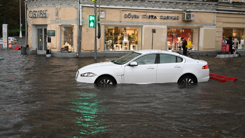 Депутаты ГД предложили ввести компенсации за затопленные из-за ливней машины