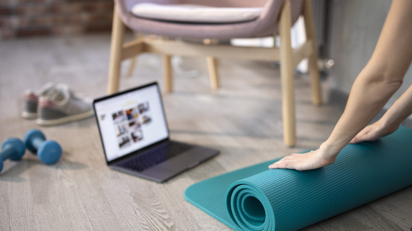 Врач Рябов рассказал, как правильно тренироваться дома