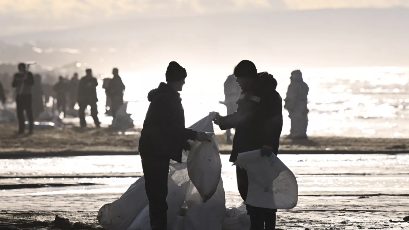 Нефтепродукты из танкера «Волгонефть-212» продолжают попадать в Чёрное море