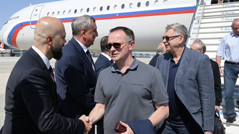 Мединский заинтриговал журналистов в Стамбуле фразой «всё узнаете»