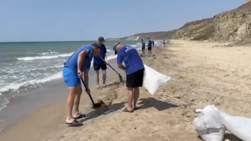 Новые выбросы мазута обнаружили в Краснодарском крае