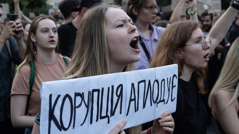 В Киеве второй день подряд проходят протесты из-за ситуации с НАБУ и САП
