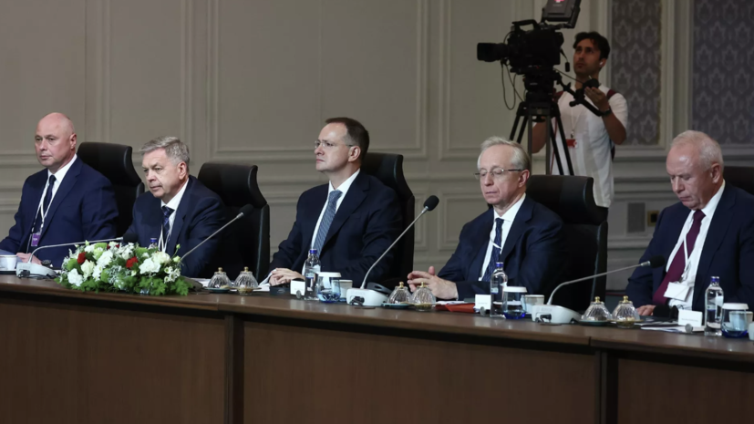 Мединский: встреча лидеров России и Украины может только «поставить точку»