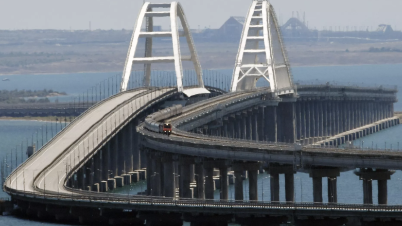 Движение машин по Крымскому мосту временно перекрыто
