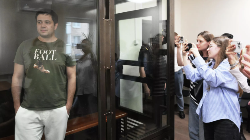 РИА Новости: следствие ходатайствовало об аресте троих полицейских по делу Baza