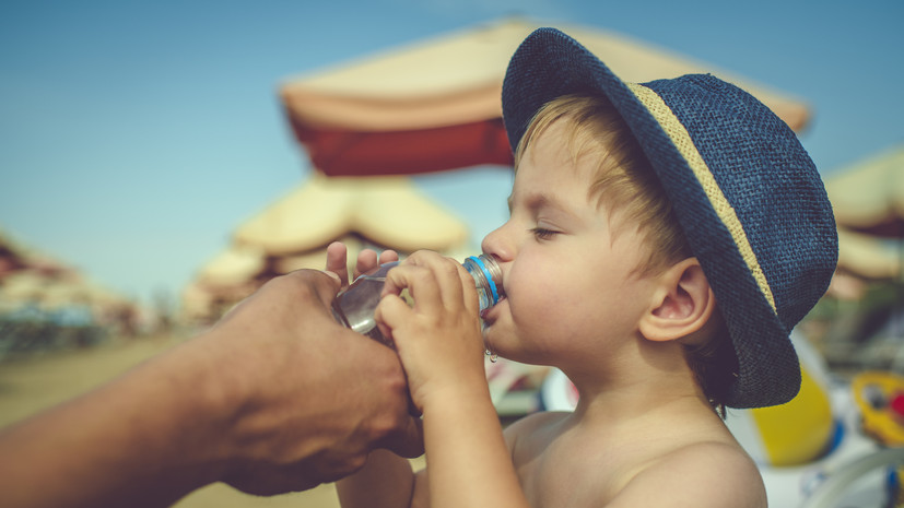 Врач Евдокимов рассказал, как защитить детей от жары