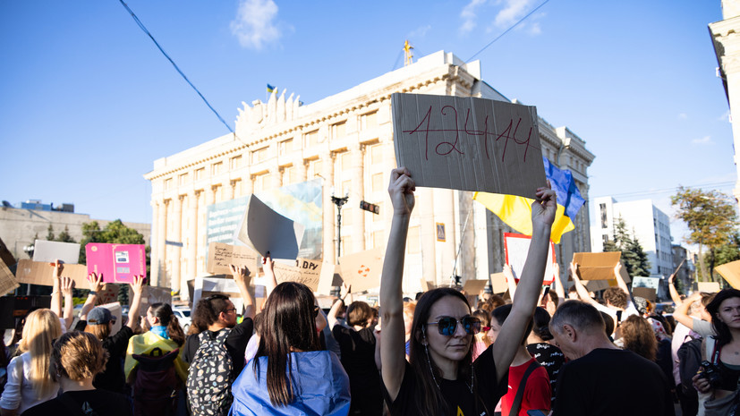 Нардеп Дмитрук: протесты на Украине выгодны Западу, чтобы заменить Зеленского