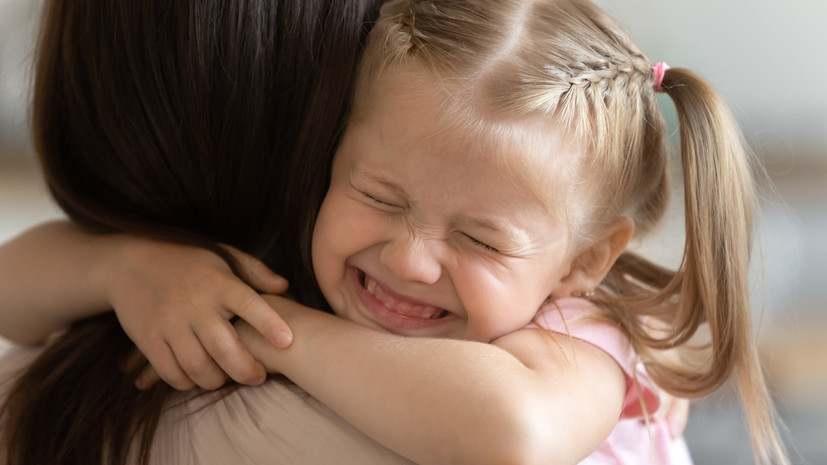 В Подмосковье более тысячи детей-сирот устроили в приёмные и гостевые семьи