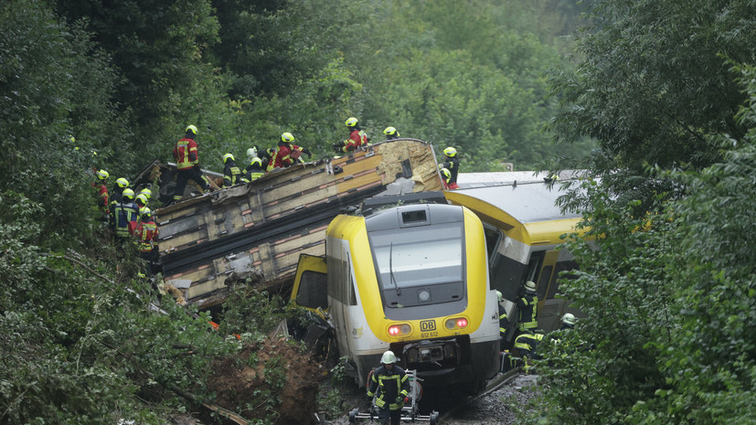 Bild: в Германии пассажирский поезд сошёл с рельсов, есть пострадавшие