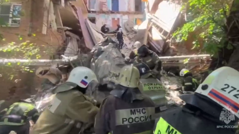 МЧС: трое пострадали в результате частичного обрушения пятиэтажки в Астрахани