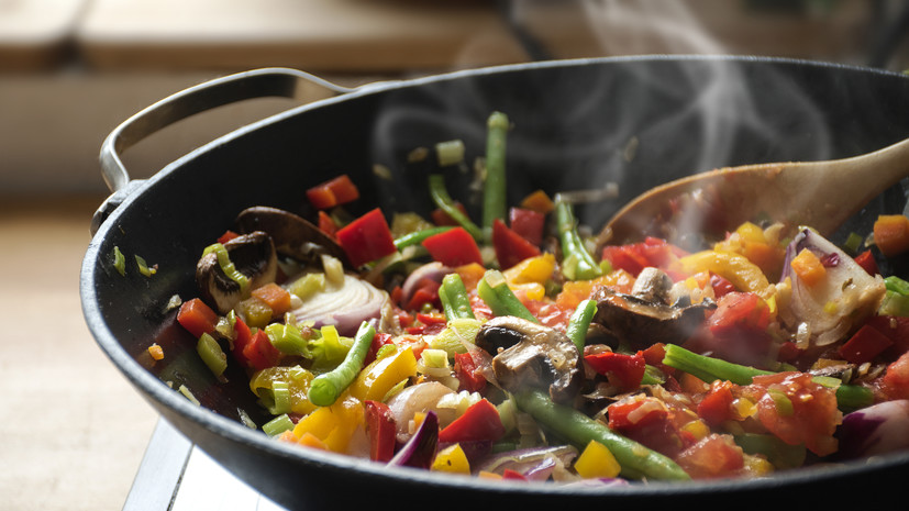 Врач Лебедев напомнил, как долго хранится готовая еда в жару