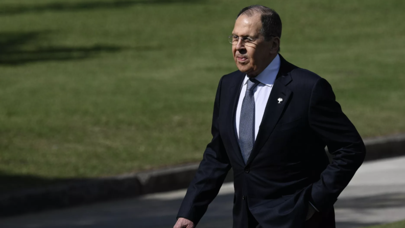 Лавров раскрыл, что сказал наступившей ему на ногу девушке на саммите БРИКС-2024