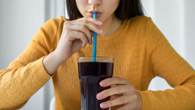 Гастроэнтеролог Вялов: от сладкой газировки хочется пить ещё сильнее