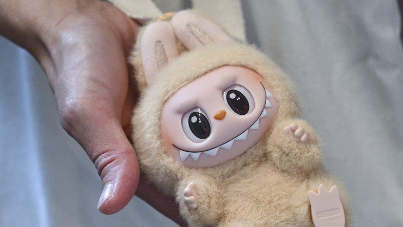 В Китае вырос спрос на «игрушечных врачей» из-за популярности плюшевого лабубу