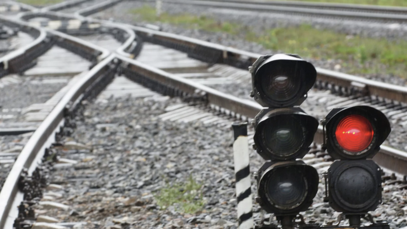 Число задержанных из-за падения обломков БПЛА в Сальске поездов возросло до 11