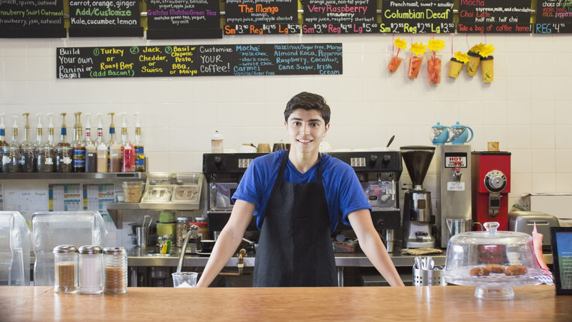 Специалист Лоикова: подросткам с 14 лет разрешён лёгкий труд с согласия родителей