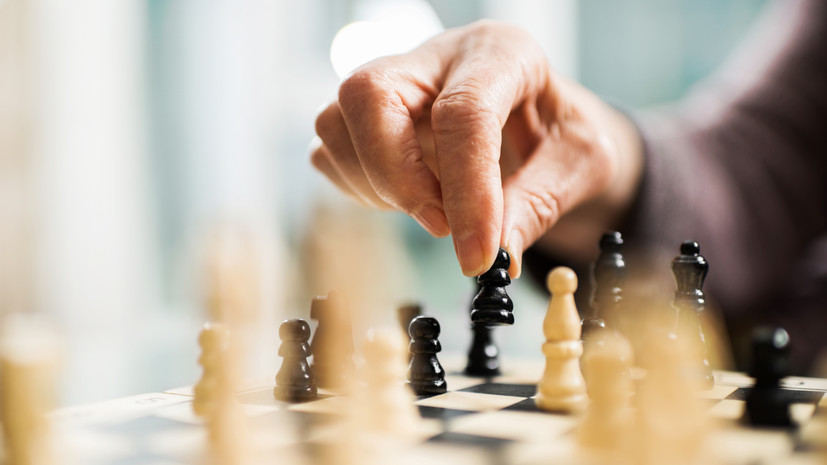 Гериатр Хромов рассказал о пользе настольных игр для пенсионеров