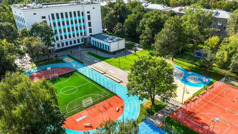 В Москве к 1 сентября благоустроят территории более 60 образовательных учреждений