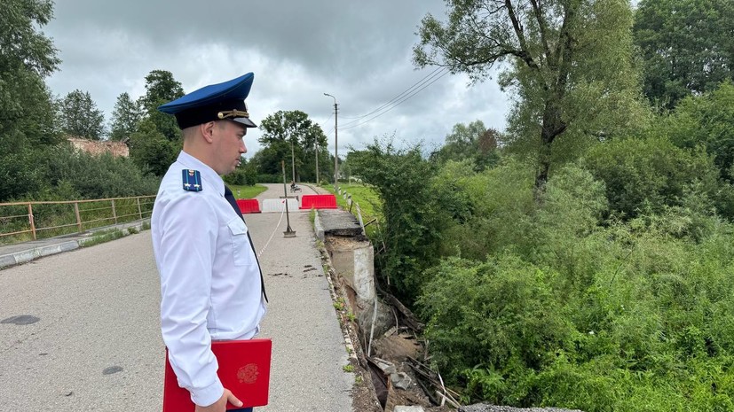 В Калининградской области обрушился мост