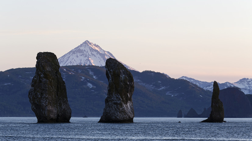 РСТ: скалы Три Брата на Камчатке при землетрясении не пострадали