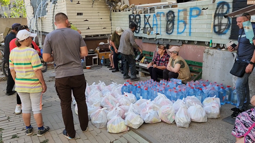 Жителям освобождённой Великой Новосёлки доставили гуманитарную помощь