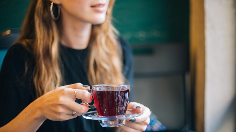 Врач Насанкаева посоветовала отказаться от традиции пить чай после еды