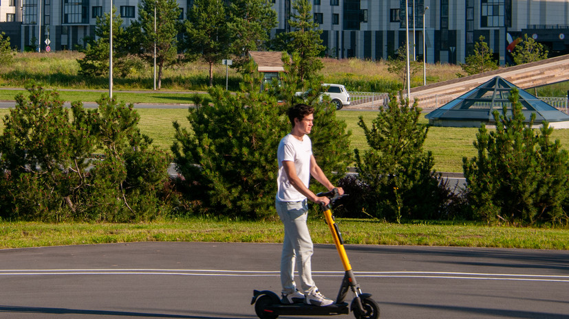 Врач Джандигова предупредила о риске развития сколиоза из-за использования электросамокатов