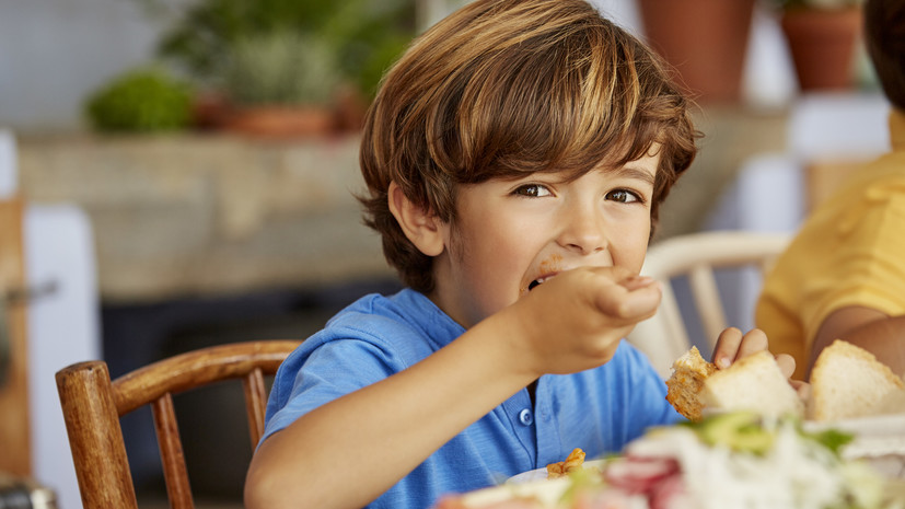 Диетолог Мизинова рассказала, как привить ребёнку любовь к здоровой пище