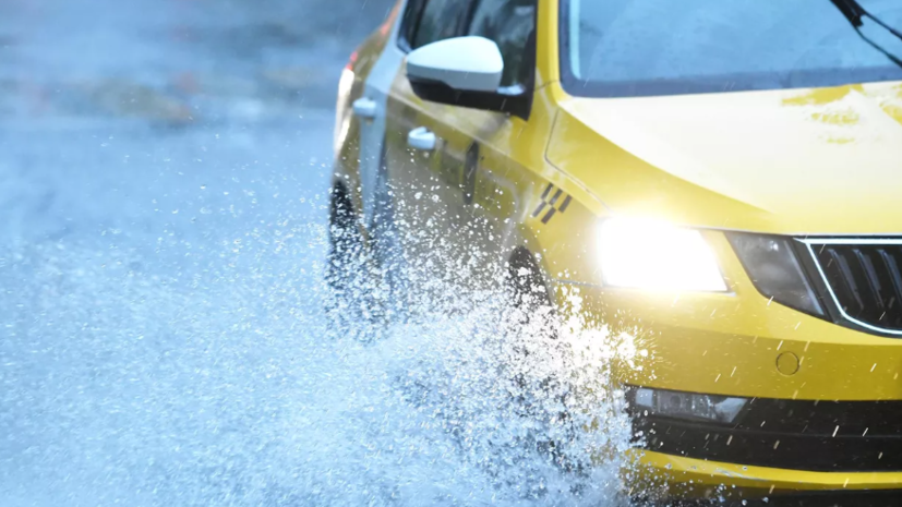 Мошенники убедили жительницу Югры проехать 200 км на такси, чтобы отдать 89 млн