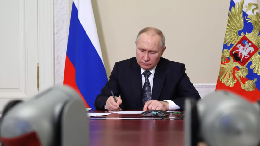 Путин подписал закон о кредитных каникулах раз в пять лет для МСП и самозанятых