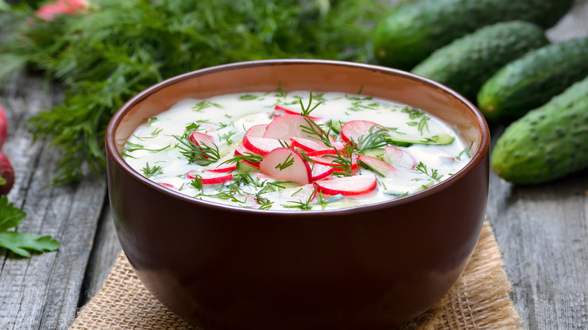 Диетолог Соломатина рассказала о противопоказаниях к употреблению окрошки