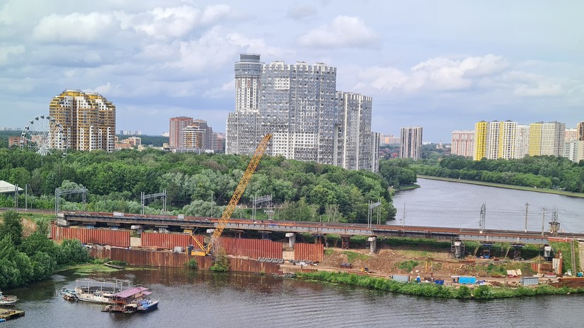 Путин поручил изучить использование 300 млрд рублей из ФНБ для строительства ВСМ