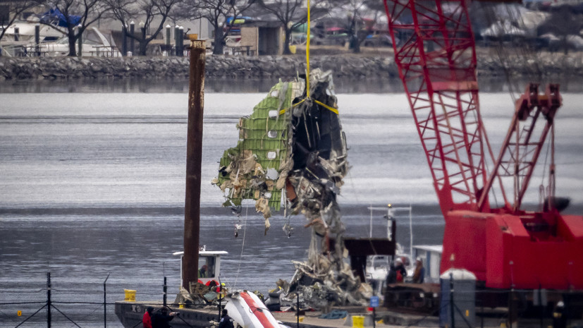 WP: ошибка диспетчера могла стать причиной авиакатастрофы в Вашингтоне в январе