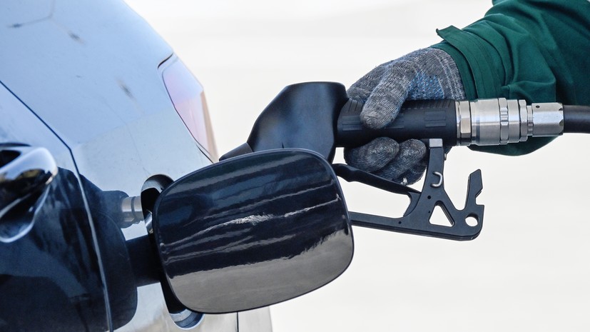 Автоэксперт Балашов рассказал о правилах заправки автомобиля в жару