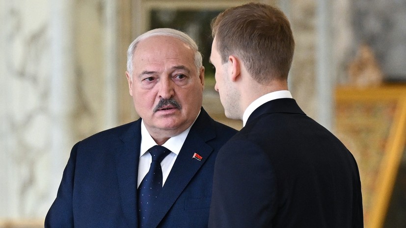 Лукашенко в поездке на Валаам сопровождает его сын Николай