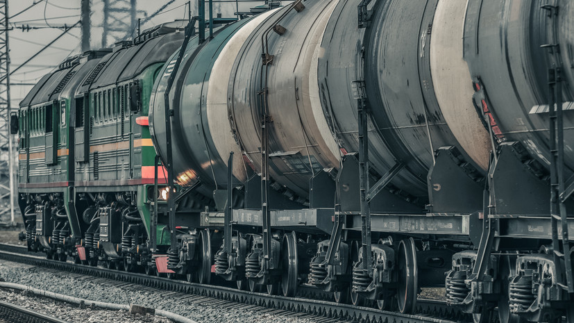 В Архангельской области девять вагонов грузового поезда сошли с рельсов