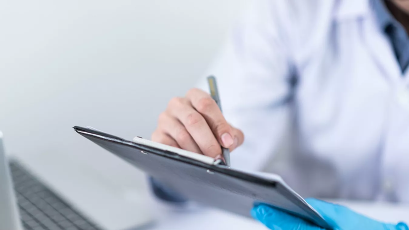 Выбросившего семью из окна в Москве мужчину хотят отправить на лечение