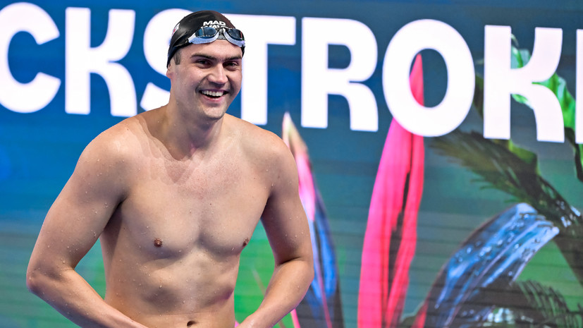 Колесников с лучшим временем на 50 м на спине на ЧМ-2025 вышел в полуфинал