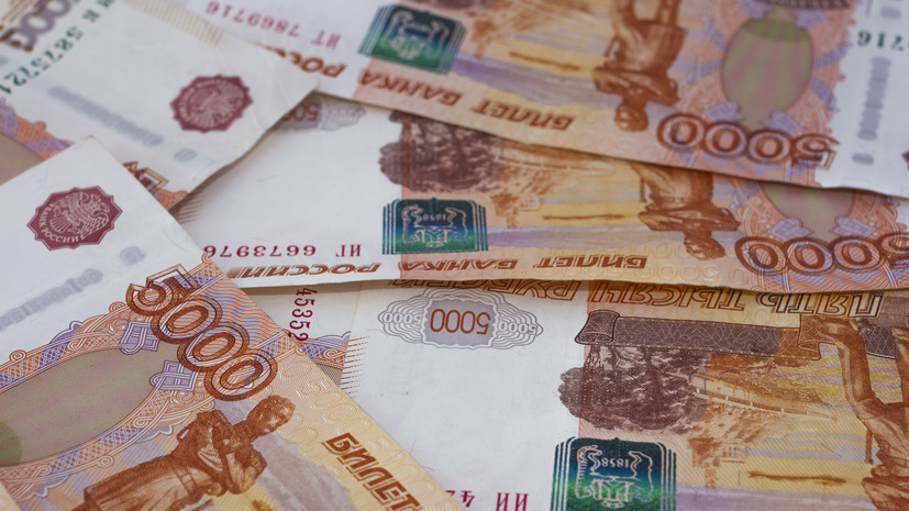 РИА: большинство россиян с зарплатой от миллиона работают в Москве и Петербурге