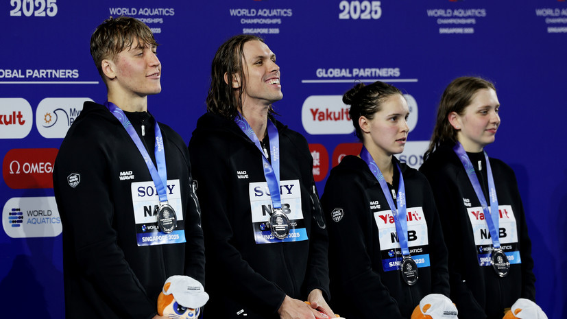 Корнев заявил, что все остались довольны серебром в эстафете на чемпионате мира в Сингапуре