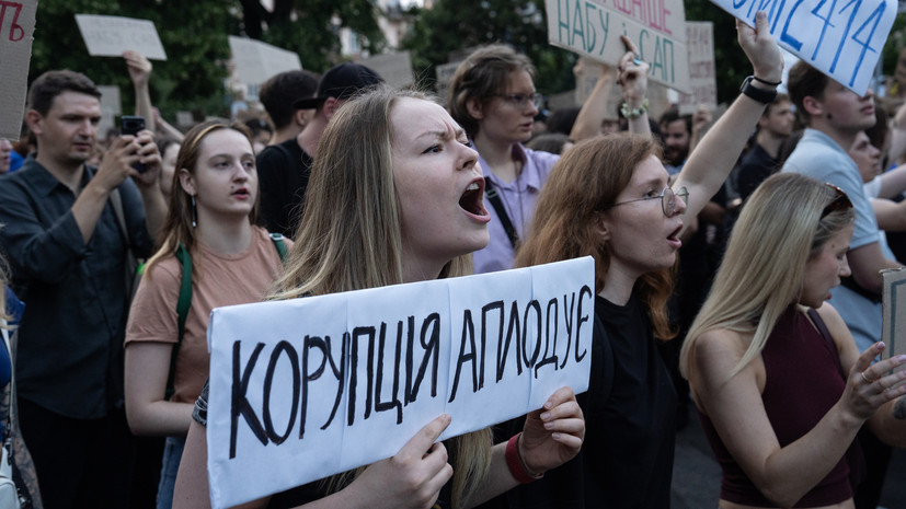 Филиппо: граждане Украины начали восставать против Зеленского