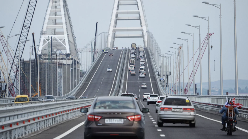 Очередь к Крымскому мосту превышает 2000 машин