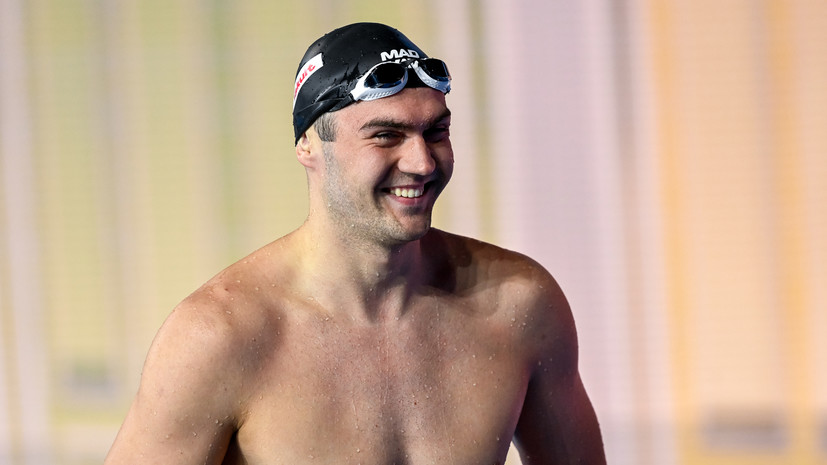 Колесников надел очки со Шреком после победы на чемпионате мира по водным видам спорта