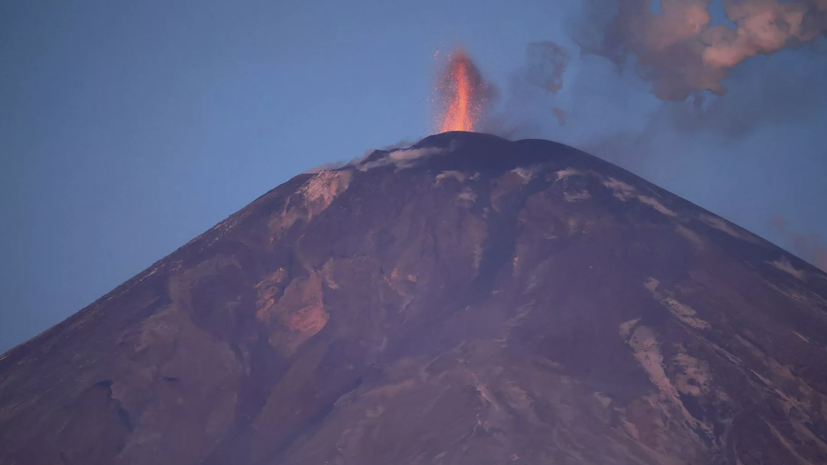 Учёный Озеров: поток лавы с вулкана Ключевского может быть опасен для туристов